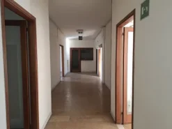 #2638499 Ampio ufficio con cantina e box auto