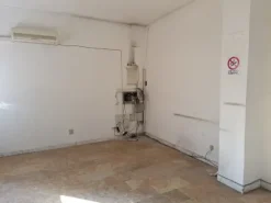 #2638499 Ampio ufficio con cantina e box auto