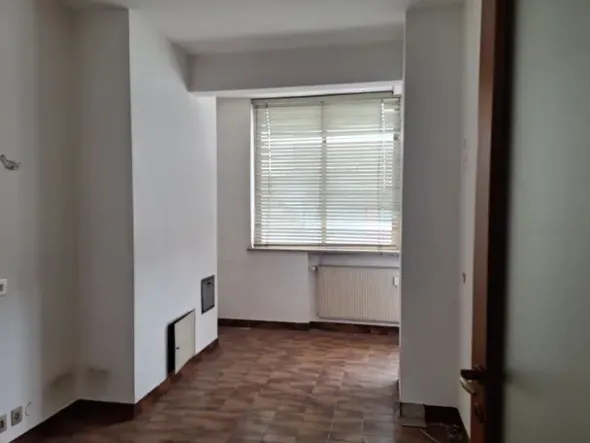 #2638530 Ampio ufficio con cantina e parcheggi di pertinenza