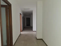 #2638530 Ampio ufficio con cantina e parcheggi di pertinenza