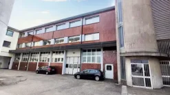#23582 Ampio ufficio con posti auto e depositi