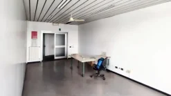 #23582 Ampio ufficio con posti auto e depositi