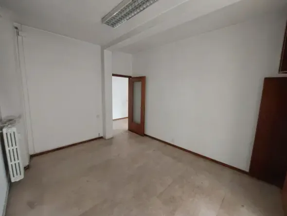 #2638352 Ampio ufficio in edificio residenziale