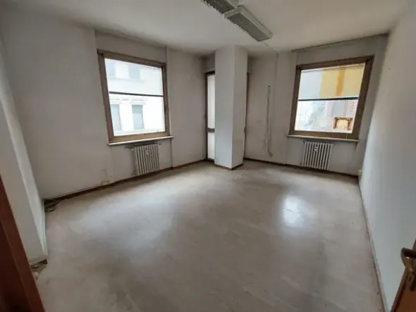 #2638352 Ampio ufficio in edificio residenziale