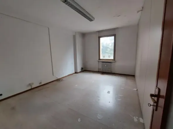 #2638352 Ampio ufficio in edificio residenziale