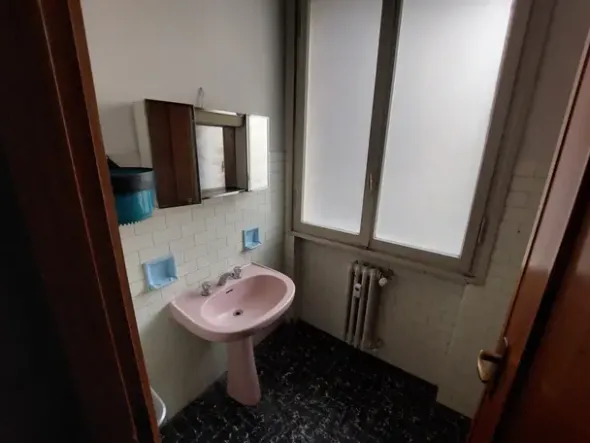 #2638352 Ampio ufficio in edificio residenziale