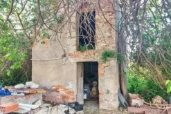 #2519021 Appezzamento di terreno e fabbricati rurali