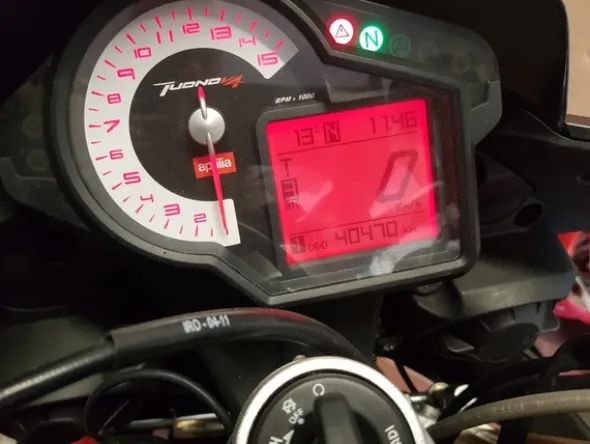 2#4868 Aprilia Tuono