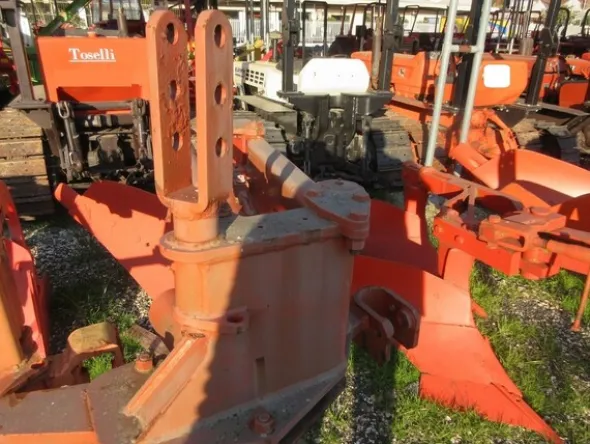 136#7084 Aratro monovomere per trattore agricolo hp 200
