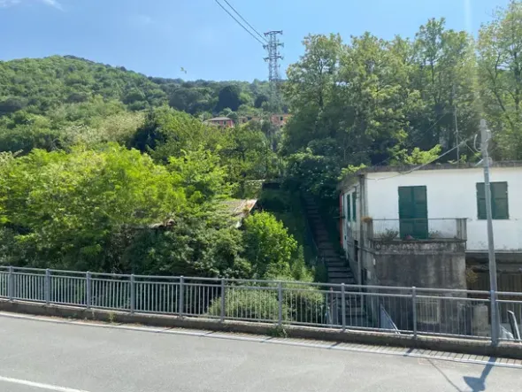 #2639306 Area di 163.932 mq con sovrastante fabbricati ad uso abitazione