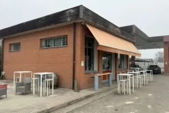 #2638601 Area di rifornimento con negozio e lavaggio
