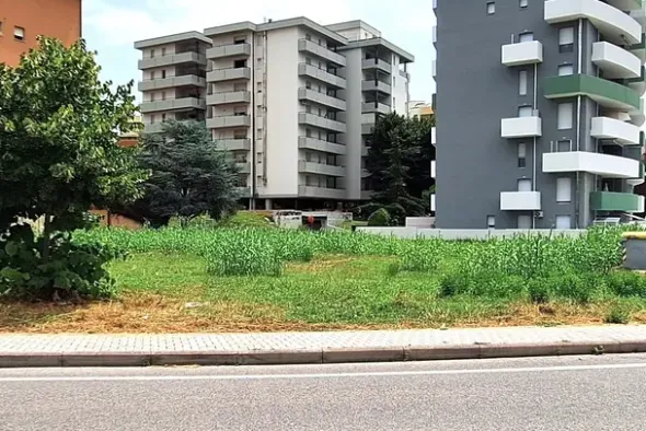 #24080 Area edificabile di 1236 mq in zona residenziale