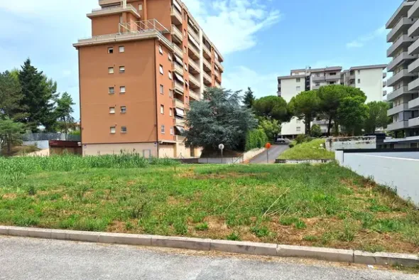 #24080 Area edificabile di 1236 mq in zona residenziale