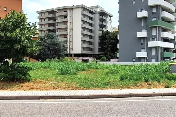 #24080 Area edificabile di 1236 mq in zona residenziale