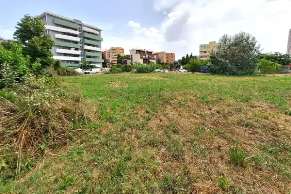 #24076 Area edificabile di 765 mq in zona residenziale