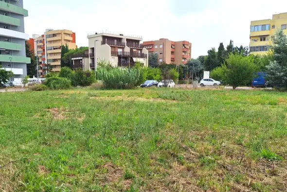 #24076 Area edificabile di 765 mq in zona residenziale