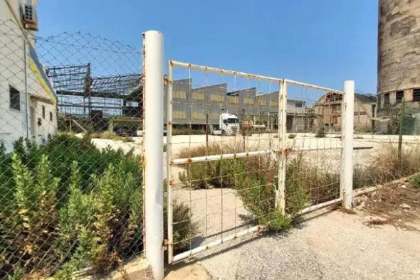 #24256 Area industriale con torre di raffreddamento
