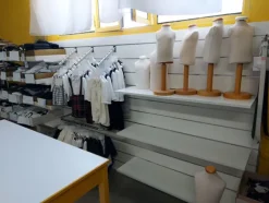 150#7915 Area negozio show room e vani accessori