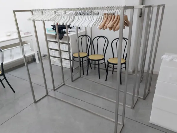 150#7915 Area negozio show room e vani accessori