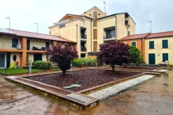 #23780 Area urbana adibita a giardino condominiale