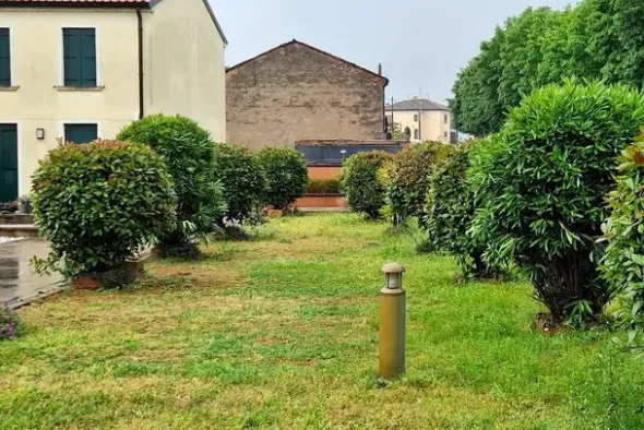 #23780 Area urbana adibita a giardino condominiale