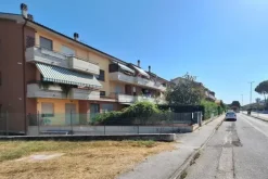#24120 Area urbana a verde sul retro di palazzina