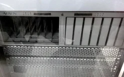 Armadio RACK marca AIINO con 4 ruote