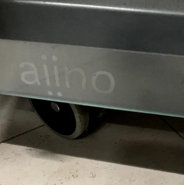 Armadio RACK marca AIINO con 4 ruote