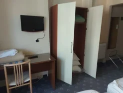 4#8402 Arredamento camere hotel