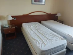 4#8402 Arredamento camere hotel