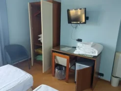 4#8402 Arredamento camere hotel