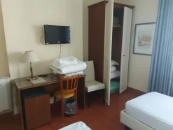 4#8402 Arredamento camere hotel