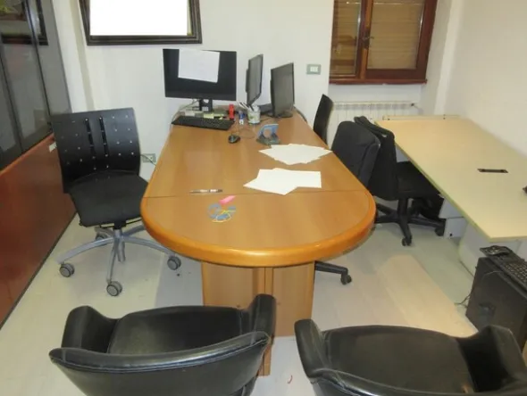 1#6487 Arredamento da ufficio e attrezzature elettroniche