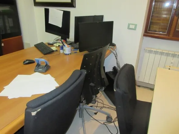 1#6487 Arredamento da ufficio e attrezzature elettroniche