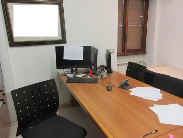 1#6487 Arredamento da ufficio e attrezzature elettroniche