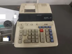 46#8179 Arredamento da ufficio e macchine elettroniche