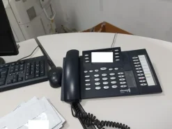 46#8179 Arredamento da ufficio e macchine elettroniche