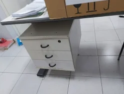 46#8179 Arredamento da ufficio e macchine elettroniche