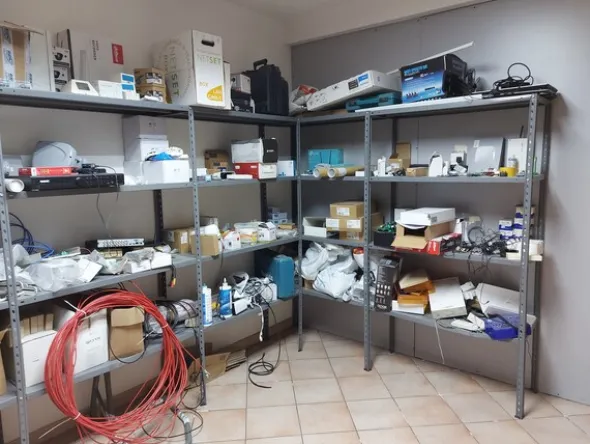 1#7967 Arredamento e attrezzatura da ufficio