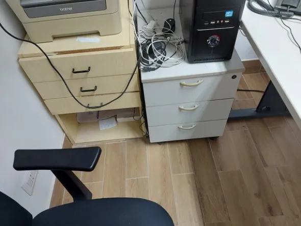 1#7967 Arredamento e attrezzatura da ufficio