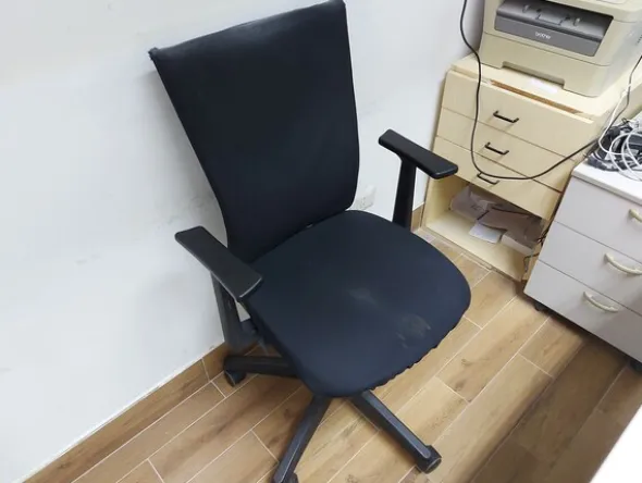 1#7967 Arredamento e attrezzatura da ufficio