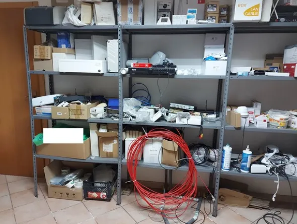 1#7967 Arredamento e attrezzatura da ufficio