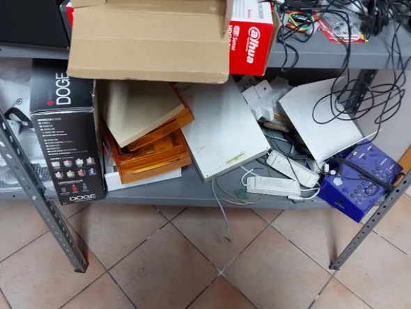 1#7967 Arredamento e attrezzatura da ufficio