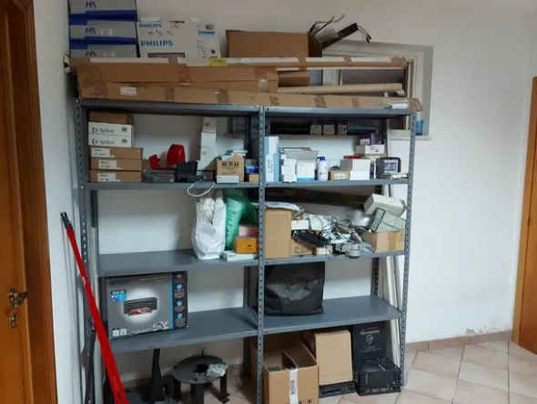 1#7967 Arredamento e attrezzatura da ufficio