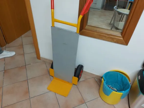 1#7967 Arredamento e attrezzatura da ufficio