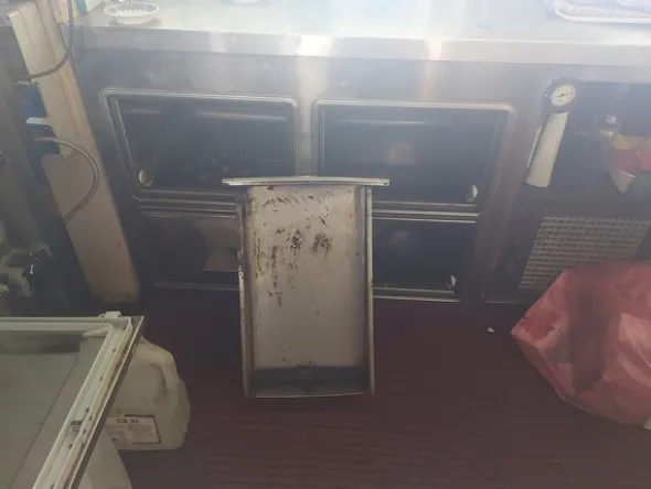 2#8402 Arredamento e attrezzature da bar di albergo