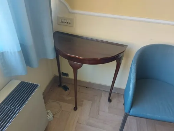 2#8402 Arredamento e attrezzature da bar di albergo