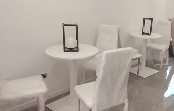 Arredamento e attrezzature per bar