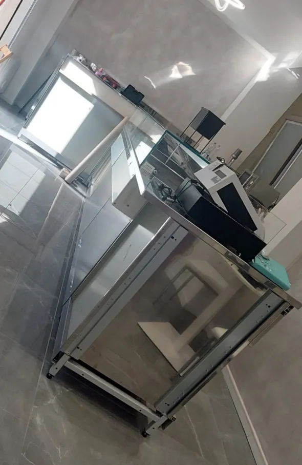 Arredamento e attrezzature per bar