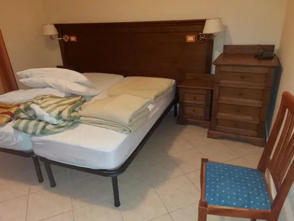 1#8644 Arredamento e beni per struttura turistico alberghiera